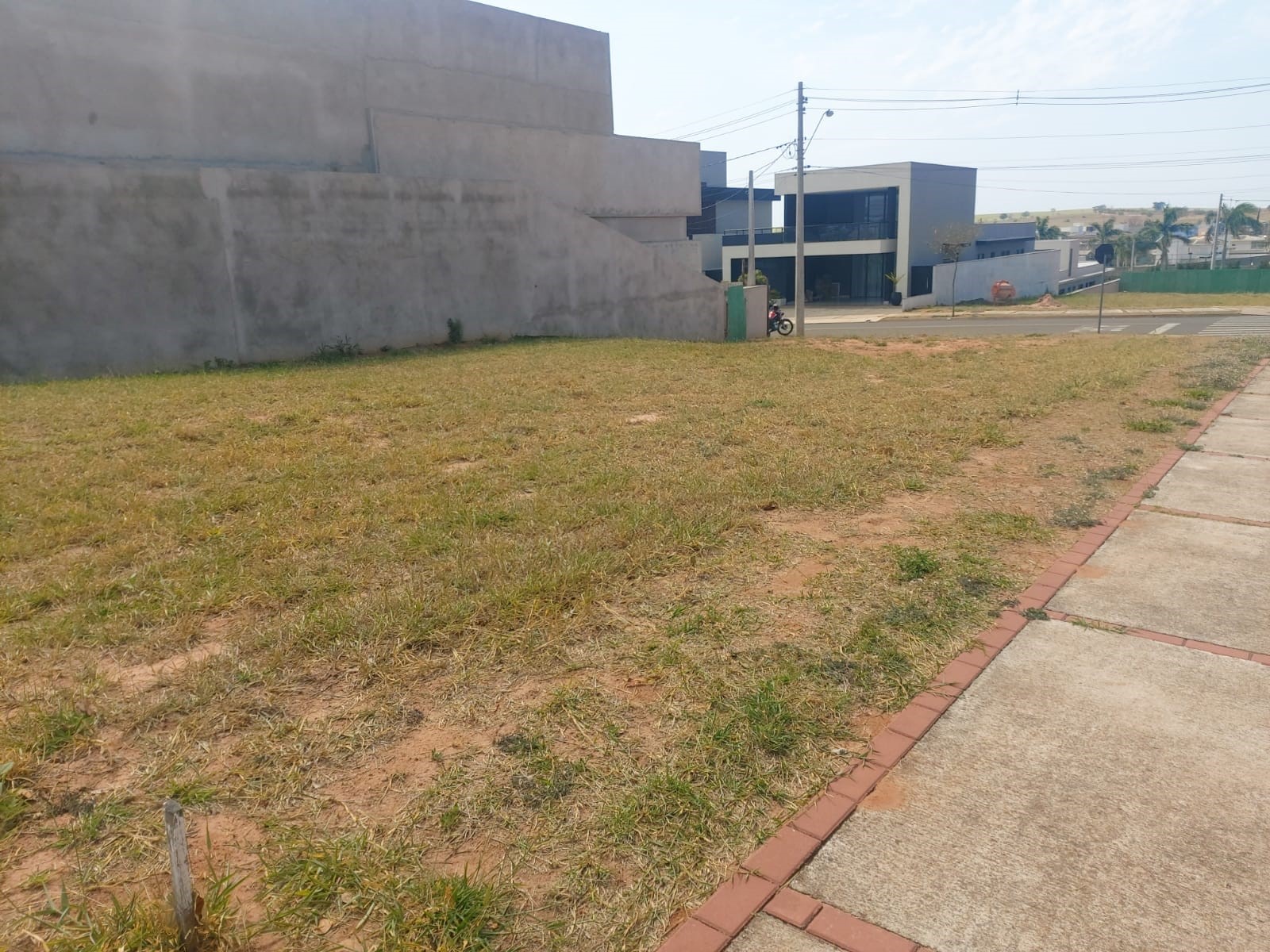 Lote de esquina com 443 m² no Residencial Estoril Premium Cyrella