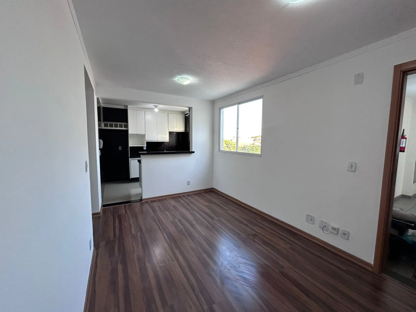 Apartamento 2 dormitórios reformado no Parque Biaggi