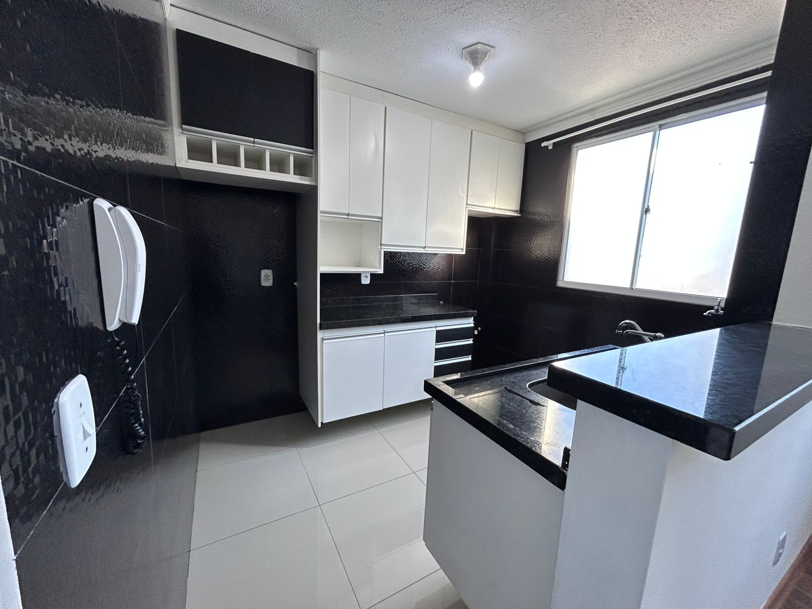 Apartamento 2 dormitórios reformado no Parque Biaggi